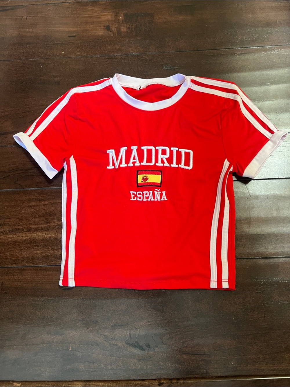 Madrid España Red women’s crop Tee with White Trim
